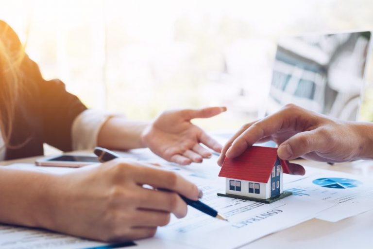 Tranh chấp hợp đồng chuyển nhượng quyền sở hữu đất là gì ? Cách giải quyết