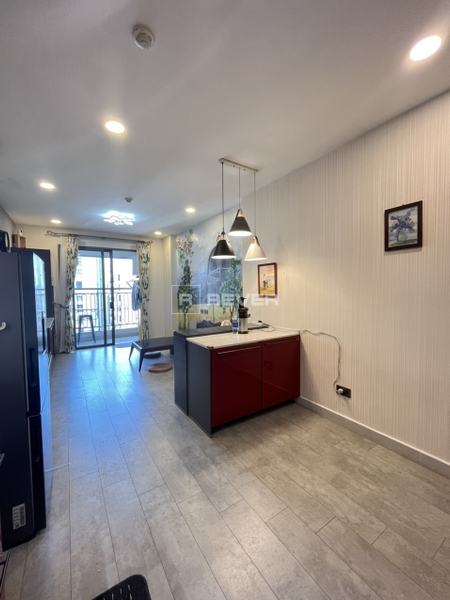 Cho thuê căn hộ 2 phòng ngủ Saigon Royal, tầng trung, giá hấp dẫn, view toàn cảnh